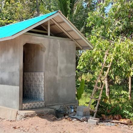 Pembangunan WC Umum Untuk Majelis Ishlahul Ummah Desa Mangkalawat